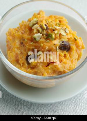 Una ciotola di carota del Kashmir halva cibo editoriale Foto Stock