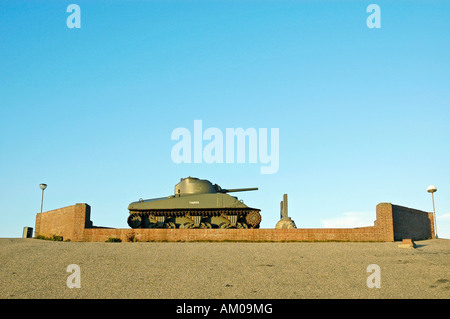 Inglese Sherman serbatoio, War Memorial, Westkapelle, Zeeland, Holland, Paesi Bassi Foto Stock