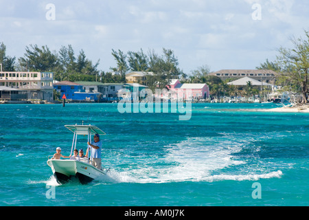 Guardando verso la città di Alice, Nord Bimini, Bahamas Foto Stock