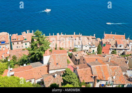 Guarda su una parte della città di Rovigno, Istria, Croazia Foto Stock