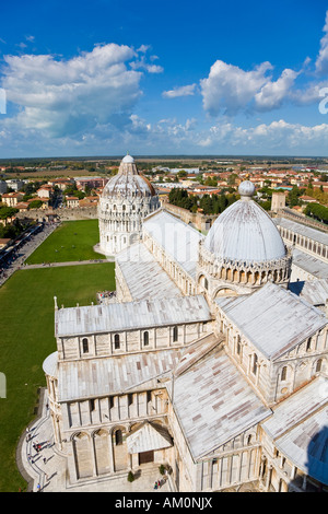 Battistero e Cattedrale di Piazza dei Miracoli a Pisa Toscana Italia Foto Stock