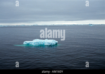 Unico iceberg, costa occidentale, la Groenlandia Foto Stock