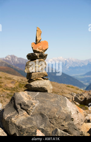 Uomo di pietra come via marcatore nella Valle dello Stubai in Tirolo, Austria Foto Stock