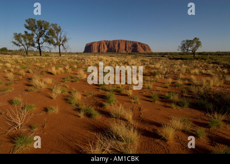 Ayers Rock, chiamato Uluru, magic rock degli aborigeni, Yulara, Ayers Rock, Territori del Nord, Australien, Australia Foto Stock