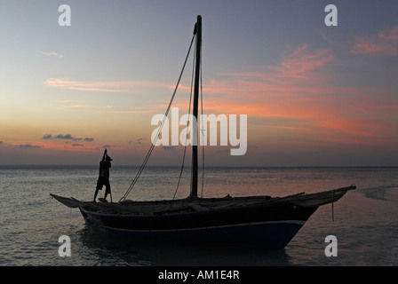 Dhau nell'Oceano indiano, Isole Quirimbas, Mozambico, Africa Foto Stock