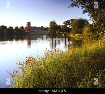 La Chiesa di San Michele e Big semplice in estate, Marbury, Cheshire, Inghilterra, Regno Unito Foto Stock