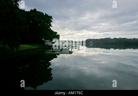 Il Boathouse Fiume Manning Foto Stock