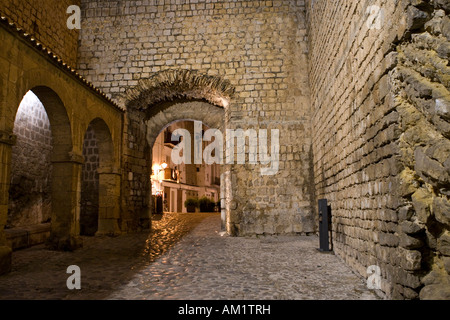 Archway nella città vecchia di Ibiza, Ibiza, Balearen, Spanien Foto Stock