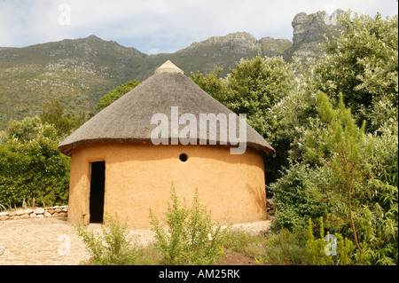 Capanna circolare nel Giardino Botanico, Cape Town, Sud Africa Foto Stock