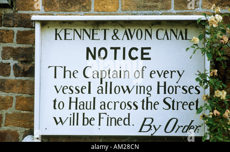 Newbury Berkshire Kennet and Avon Canal avviso board Foto Stock