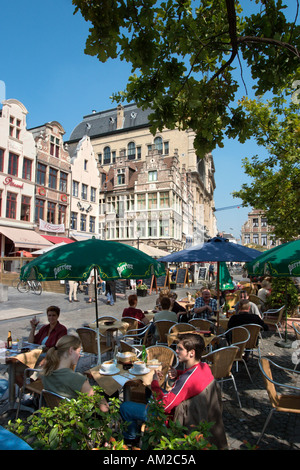 Cafè sul marciapiede, Area Vrijdagmarkt, Gand, Belgio Foto Stock