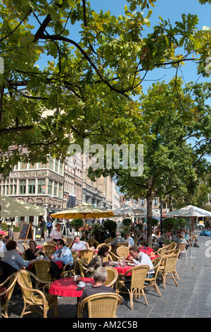 Cafè sul marciapiede, Area Vrijdagmarkt, Gand, Belgio Foto Stock