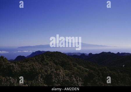Geografia / viaggi, Spagna Isole Canarie La Gomera, paesaggi, vista dalla cima del monte Garajoney (Alto del Parajito) verso Tenerife con il Pico del Teide, Additional-Rights-Clearance-Info-Not-Available Foto Stock