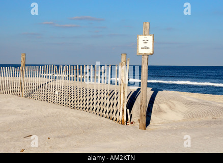 Tenere spento segno sulla fragile dune di sabbia Foto Stock