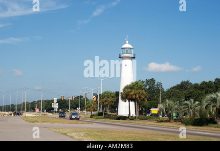 Biloxi Lighthouse sull'Autostrada 90 lungo la costa del Golfo del Messico a Biloxi Mississippi USA Foto Stock