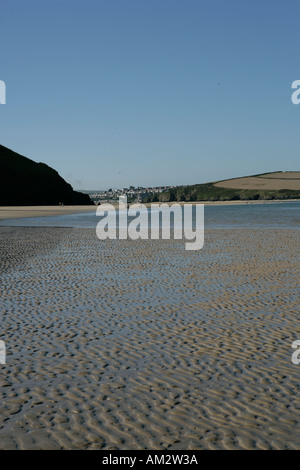 Damar bay Cornwall a Ferragosto vista verso Padstow Foto Stock