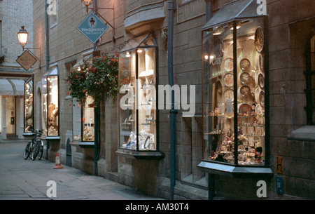 I negozi e i ristoranti di notte in Cambridge ISO elevata Foto Stock