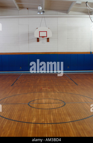 Campo da pallacanestro in alta scuola Foto Stock