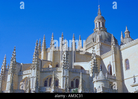 La cattedrale gotica in Plaza Mayor di Segovia Castiglia e Leon Spagna commissionato nell'anno 1525 dal re Carlos I Foto Stock