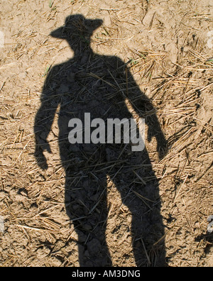 Gioco di ombre, l'uomo con il cappello di paglia Foto Stock