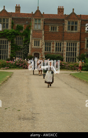 Tudor servi Parade Kentwell Hall Foto Stock