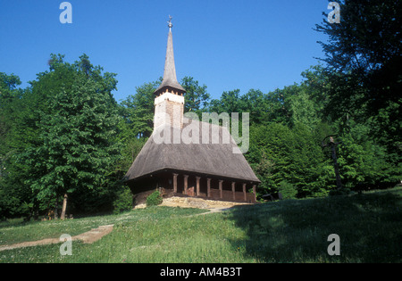 La Romania, Transilvania, Sibiu, Museo della Musica Folk tradizionale civiltà, chiesa di legno da Bezded, Salaj County. Foto Stock