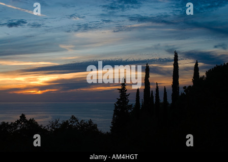 Tramonto sul mare Adriatico, nei pressi di Budva, Montenegro Foto Stock