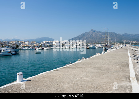 Puerto Banus vicino a Marbella, Costa del Sol, Andalusia, Spagna Foto Stock