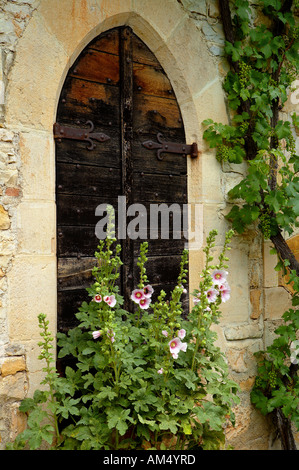 Una porta del borgo medievale di Bruniquel Gorge d Aveyron Midi Pyrénées Francia NR Foto Stock