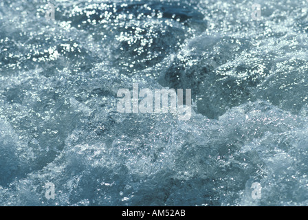 turbulent water in a fast moving stream Foto Stock