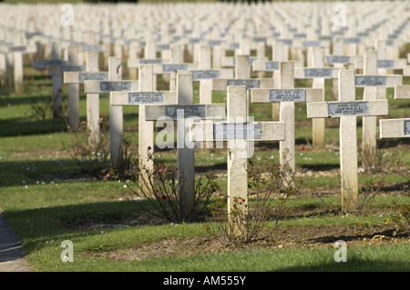 Le lapidi con iscrizioni a Douaumont Ossario guerra mondiale I memorial Verdun Francia Foto Stock