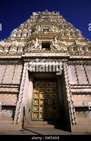 Tempio indù nei giardini del palazzo di Mysore nel sud del Karnataka India Foto Stock