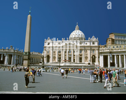 Italia, Lazio, Roma, Vaticano, Piazza San Pietro, Basilica di San Pietro Foto Stock