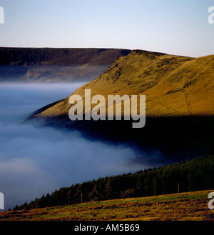 Coltre di nebbia in Chew Valley, al di sopra di Saddleworth, Greater Manchester, Inghilterra, Regno Unito. Foto Stock