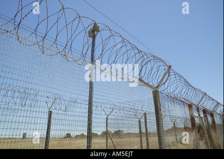 Filo spinato intorno alla ex carcere di Robben Island, Cape Town, Sud Africa Foto Stock