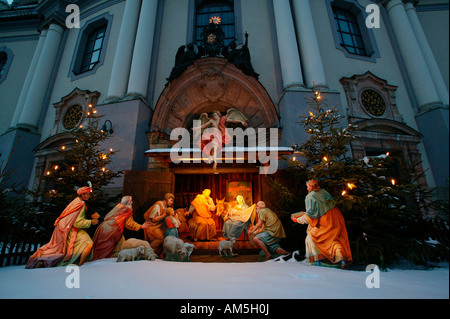 Presepe nella parte anteriore della St Anne Basilica, Altoetting, Alta Baviera, Germania Foto Stock