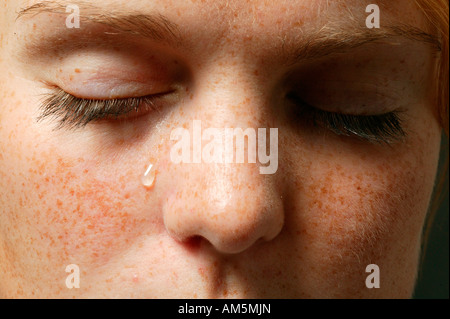 Gli occhi con una lacrima Foto Stock