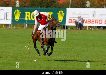 Giocatore di polo, Polo torneo, Berenberg Alta meta Trophy 2007, Thann, Holzkirchen, Alta Baviera, Baviera, Germania Foto Stock