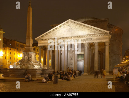 Il Pantheon di notte. Piazza della Rotonda, Roma, lazio, Italy. Foto Stock