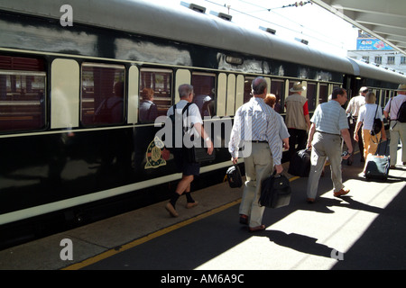 Città del Capo Sud Africa Rovos RSA passeggeri ferroviari bordo del loro treno di lusso a Pretoria Foto Stock