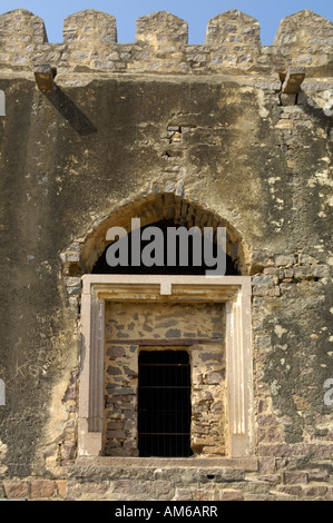 Durbar Hall finestra dettaglio Golconda fort di Hyderabad, Andhra Pradesh in India Foto Stock