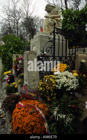 La tomba del musicista / compositore Frédéric Chopin al cimitero di Pere Lachaise di Parigi , Francia , in Europa . Foto Stock