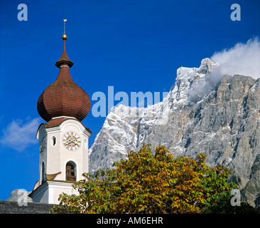 Chiesa parrocchiale, Ehrwald, Zugspitze, Wettersteingebirge, Tirolo, Austria Foto Stock