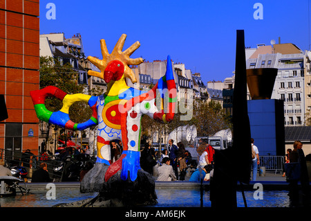 Place Igor Stravinsky, vicino al Centro Pompidou, presenta una moderna fontana parigina, Parigi, Francia Foto Stock