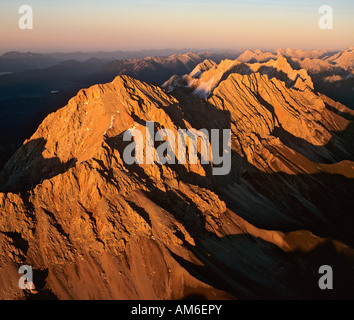 Wetterstein cresta principale, Abendlicht, Hochwanner e Teufelsgrad, Wettersteingebirge, Tirolo, Austria Foto Stock