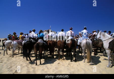 Il pellegrinaggio a El Rocio che conduce attraverso il parco nazionale di Coto Donana. Foto Stock