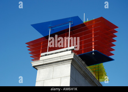 Nuova Scultura modello chiamato per un hotel sul quarto zoccolo in Trafalgar Square Londra Inghilterra 2007 Foto Stock