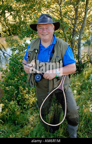 Francia, Calvados, Pays d' Auge, Graule cristiana, la pesca a mosca sul fiume Touques Foto Stock