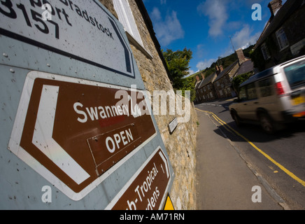 Il traffico in Abbotsbury, Dorset, Inghilterra, Gran Bretagna Foto Stock