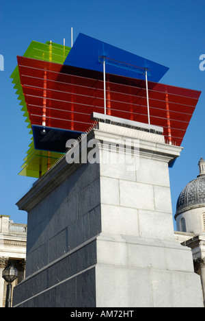 Nuova Scultura modello chiamato per un hotel sul quarto zoccolo in Trafalgar Square Londra Inghilterra 2007 Foto Stock